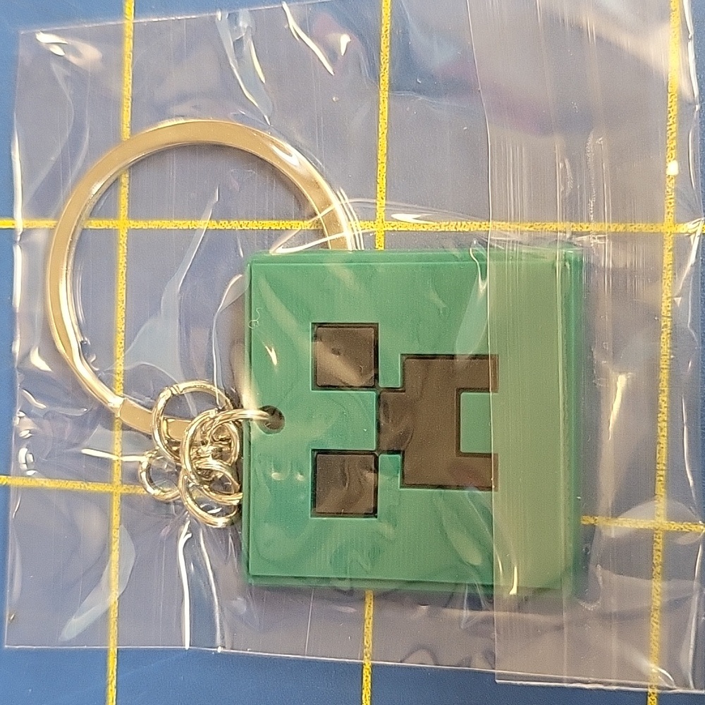 Minecraft Creeper themed Keyring New